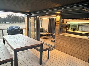 DECK 2