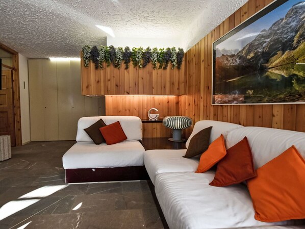 Holz, Interior Design, Möbel, Decke, Flooring, Fussboden, Couch, Zimmer, Wohnzimmer, Holzbeize