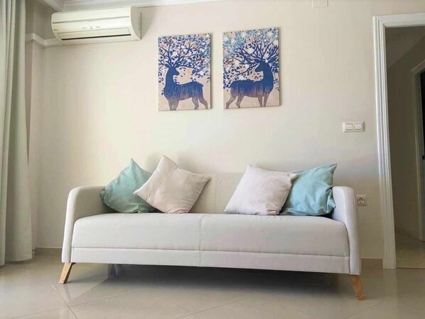 Communal lounge/ TV room