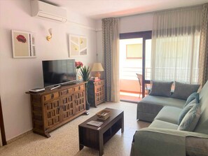 Communal lounge/ TV room,TV and multimedia