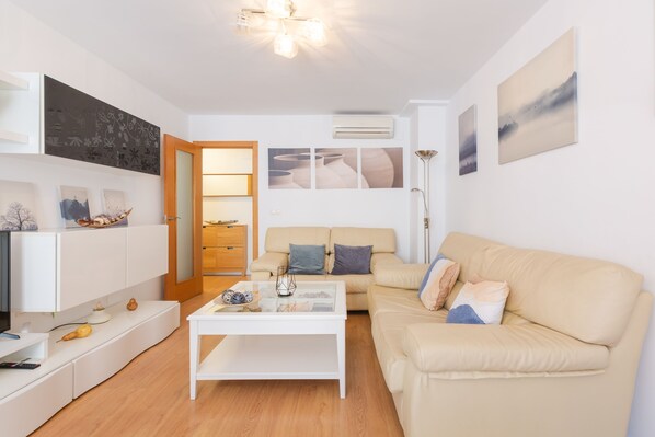Communal lounge/ TV room,TV and multimedia