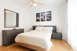 Bed,Photo of the whole room