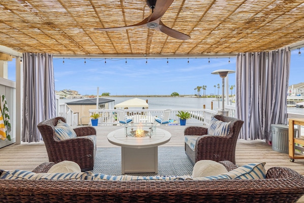 Welcome to Marlin Cove in Discovery Bay, the perfect getaway that offers indoor and outdoor living just 1.25 hours from San Francisco. You can park your boat or jet skiis at our dock with 2-car street parking. Our little oasis sleeps 5 and we offer a variety of activities: golf cart, ping pong table, patio misters, BBQ, and water toys (lily pad, paddle boards and sea kayaks)....
