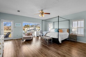 King size bed with views of the water