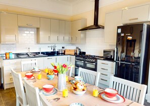 Schoolhouse, Laggan - Modern Kitchen and Dining Area
