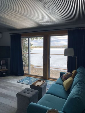 Living room (Apr 2025).