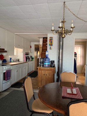 Kitchen, new floor coming May 2025 (Apr 2025).