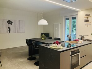 OPEN KITCHEN