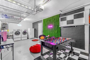 FUN FILLED GAME ROOM! 4-in-1 ARCADE TABLE, BASKETBALL, GIANT JENGA & MORE!