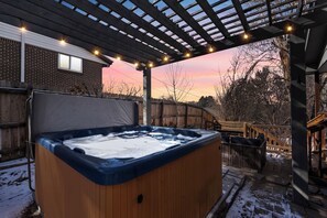 Bañera de hidromasaje al aire libre