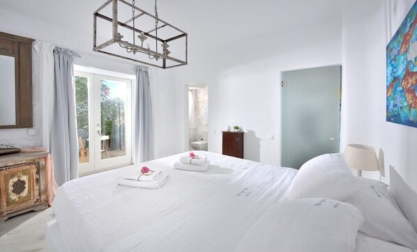 Mykonos Central Room | Superior Double Room | Double Room with Ensuite Bathroom | Garden View | Ftelia
