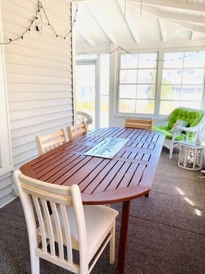 sunroomdining