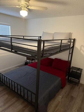 Bunk bed Queen over Queen