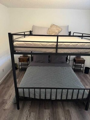 Bunk bed Queen over Queen