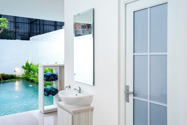 Bathroom shower