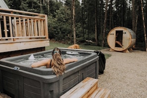 Outdoor spa tub