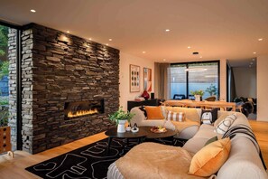 Living Room with AC, Gas Fire, and Comfort
This modern living area combines the comfort of air conditioning and a gas fire, ensuring a perfect setting year-round.