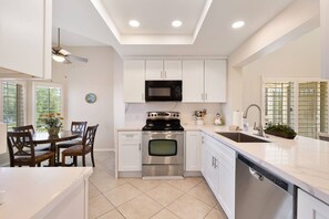Kitchen w/ Plenty of Seating
