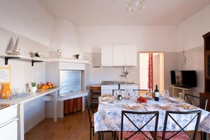 Autumn, Kitchen, Spring, Summer