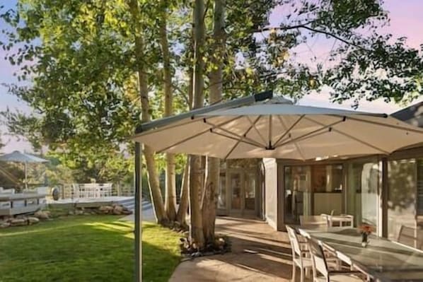 Outdoor dining