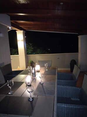 Outdoor dining