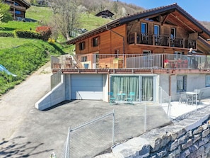 House, Home, Roof, Cottage, Village, Slope, Balcony, Mountain Village, Porch, Log Cabin