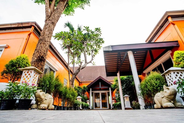 The Ace 6 Bedroom- 6 Bathroom Villa Pattaya - Pattaya City