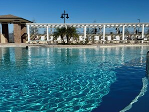 Saluki Recreation - 1.1 Miles Away - Pool!