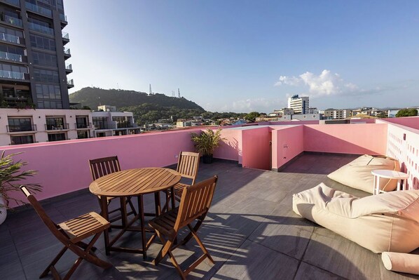 Access to private rooftop area, exclusive to this unit.