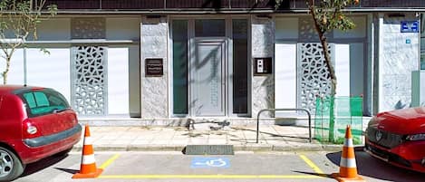 Parking accessible