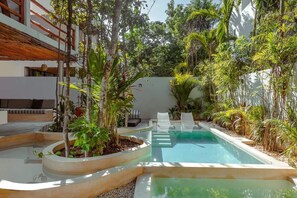 Impressive pool with a unique design located in the villa's courtyard. Natural vegetation surrounds the space.