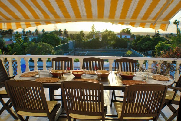 Outdoor dining