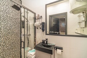 Bathroom - Book Now with RENTUJEMY.COM