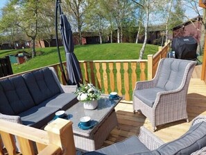 Side Coffee/Tea Area With Comfortable Seating