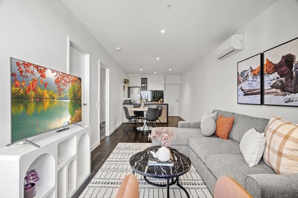 Living Area/Dining Area/Kitchen