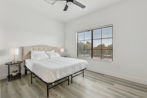 Bedroom 1 - 1 queen bed