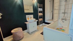 handwash basin + mirror