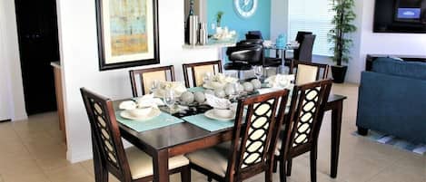 Stunning dining area with seating for six - perfect for a family meal after a day at Disney, Florida