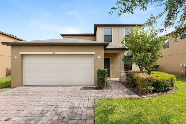 Whether you're looking for a moment of relaxation, a splash of fun, or simply time to savor the beauty of your surroundings, Florida's sunny skies.