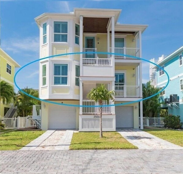 Vrbo front