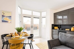 Ammonite, Lyme Regis - Host & Stay