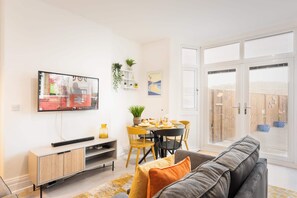 Ammonite, Lyme Regis - Host & Stay