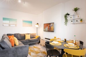 Ammonite, Lyme Regis - Host & Stay
