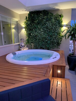 Indoor spa tub