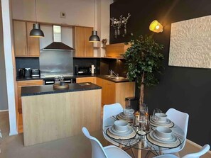 Great Hampton Apartment, Birmingham - Host & Stay