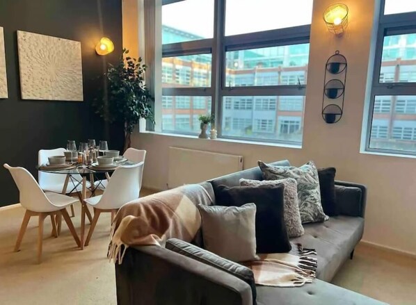Great Hampton Apartment, Birmingham - Host & Stay