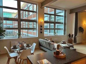 Great Hampton Apartment, Birmingham - Host & Stay