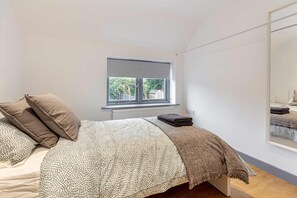 Bridge Street House, Leominster - Host & Stay