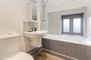 Bridge Street House, Leominster - Host & Stay