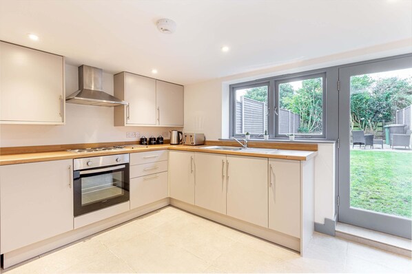 Bridge Street House, Leominster - Host & Stay